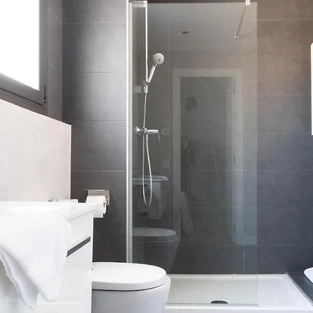 Plum Guide - Berthelot Apartment