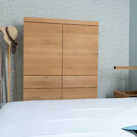 Plum Guide - Berthelot Apartment